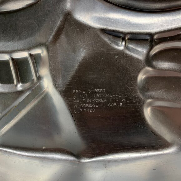 Bert & Ernie Cake Pan Wilton Sesame Street Muppets Vintage 1970s Retro Baking - Picture 3 of 6